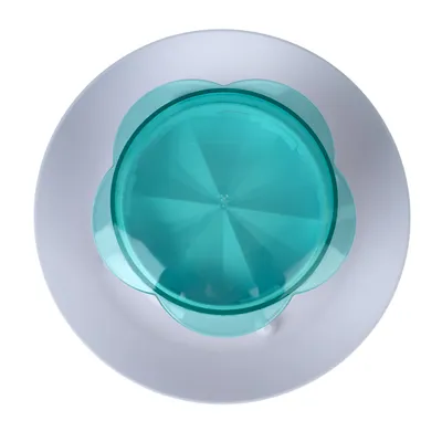 Rundes, weisses und türkisfarbenes Produkt mit blütenförmigem Design, Ansicht von oben.