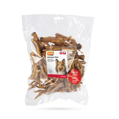 Karlie Chicken Feet, torkade kycklingfötter i förpackning med fördelspack. Utan socker, utan konstgjorda tillsatser. Förpackning med röd etikett och hundbild.