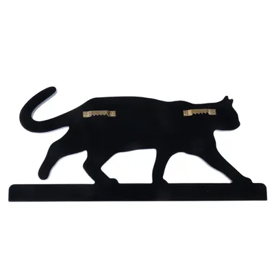 Decoración de pared negra en forma de gato con dos elementos de fijación dorados en la parte trasera.