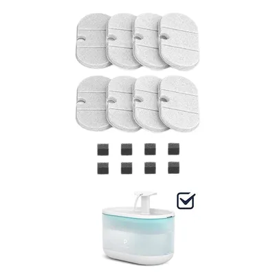 Set aus Ersatzfiltern und Aktivkohle für Haustier-Trinkbrunnen. Enthält 8 Filterpads, 8 Aktivkohleeinsätze und einen weissen Trinkbrunnen mit blauem Rand.