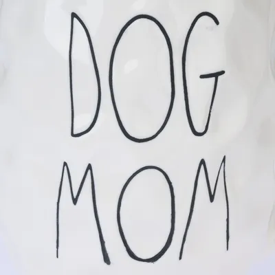Texte visible : DOG MOM