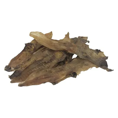 Snack per cani composto da strisce di carne essiccata, senza confezione visibile né marchio identificabile.
