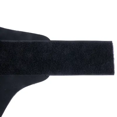 Schwarzer Klettverschluss, Detailansicht eines Produkts.