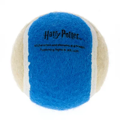 Harry Potter tenisový míček s modro-bílým filcovým povrchem a upozorněním na autorská práva: všechny postavy a prvky © & ™ WBIE, Publishing Rights © JKR.