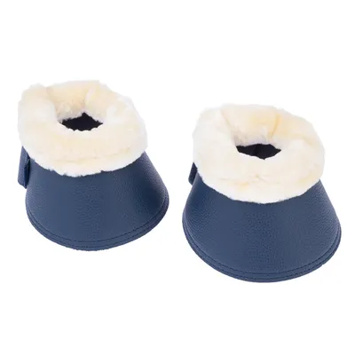 Paire de chaussons pour animal en simili cuir bleu avec intérieur doublé en fausse fourrure blanche, vue sur deux pièces posées côte à côte.