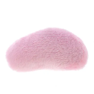 Juguete rosa y esponjoso de forma ovalada. Material: felpa suave.