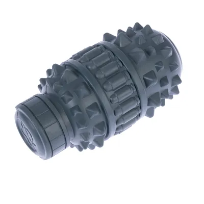 Jouet cylindrique en plastique gris avec surface à picots et reliefs, sans marque visible.