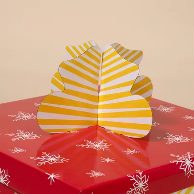 TIAKI Red Gift Box Scratching Furniture