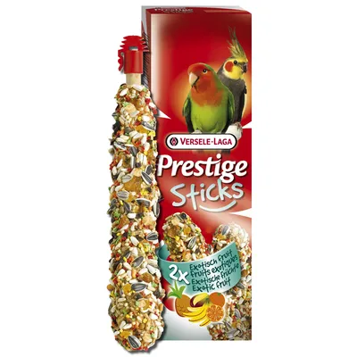 Versele-Laga Prestige Sticks, 2x frutti esotici. La confezione mostra due pappagalli e bastoncini decorati con semi e frutta.