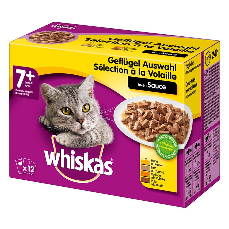 Whiskas Geflügel Auswahl σε σάλτσα, για γάτες 7+ ετών. Συσκευασία με 12 φακελάκια. Εμφανίζεται γκρι γάτα και πιάτο με κομματάκια τροφής. Ορατό γράφημα συστατικών πουλερικών.