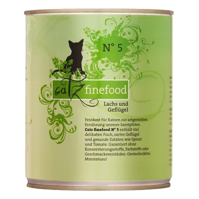 Conservă Catz finefood N° 5, text în germană: Lachs und Geflügel. Ambalaj verde cu siluetă de pisică și detalii decorative. Text suplimentar despre ingrediente și garanții pe etichetă.
