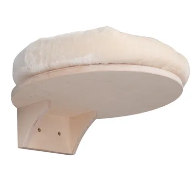 Plateforme murale ronde en bois clair avec coussin beige amovible, fixation visible par deux vis. Convient comme accessoire pour chat ou petit animal domestique.