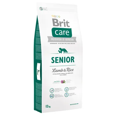 Sac Brit Care Senior Lamb & Rice 12 kg, formule hypoallergénique pour chiens âgés, sans soja, bœuf, porc, blé, maïs, OGM. Texte en anglais visible sur l'emballage.