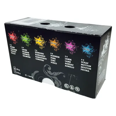 Opakowanie z 12 saszetkami: 2x kurczak, 2x łosoś, 2x kangur, 2x wieprzowina, 2x jagnięcina, 2x baranina. Każda saszetka 85 g. Widoczne nazwy w kilku językach.