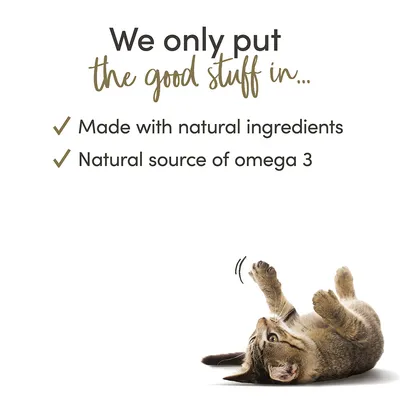 Texto en inglés: We only put the good stuff in... Made with natural ingredients. Natural source of omega 3. Imagen de un gato tumbado.