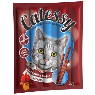 Catessy Katzenstieks Bar-B-Q mit Lachs, bez přidaného cukru, 5 tyčinek, 25 g. Viditelný obrázek kočky a tyčinek na obalu.