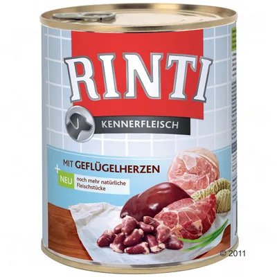 Lata de comida para perros Rinti Kennerfleisch. Texto visible: MIT GEFLÜGELHERZEN, NEU noch mehr natürliche Fleischstücke. Imagen de trozos de carne y corazones.