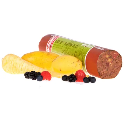 Escapure natvoer voor honden, variant Edles Rotwild met aardappelen, pastinaak en bosbessen. Zichtbare ingrediënten: aardappelen, pastinaak, frambozen, bramen, bosbessen.