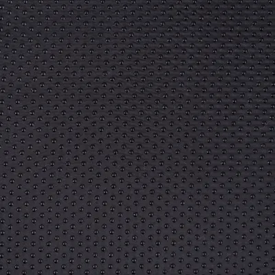 Detail van zwarte stof met antislip nopjes, mogelijk onderzijde van een huisdiermat of -kussen. Materiaal: textiel met rubberen stippen.