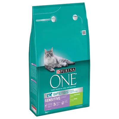 Purina ONE Bifensis Sensitive Truthahn macskaeledel, 3 kg-os csomag, zöld színű tasak, fekvő szürke macska képe a csomagoláson, látható márkanév és terméknév.