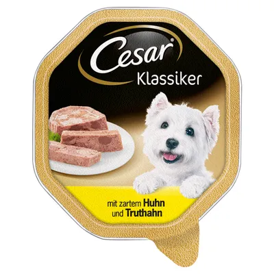 Cesar Klassiker Nassfutter mit zartem Huhn und Truthahn, Abbildung von Futterstücken und einem weissen Hund.