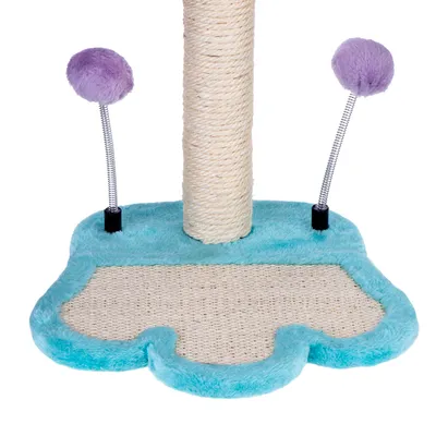 Arbre à chat avec base en forme de patte recouverte de tissu bleu, poteau en sisal et deux jouets à ressorts avec boules violettes en peluche.