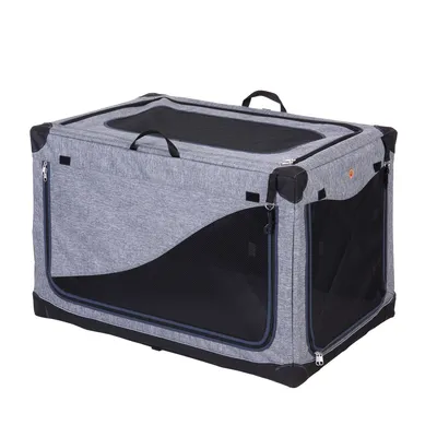 Transportbox aus grauem Stoff mit schwarzen Netzfenstern, Reissverschlüssen und Tragegriffen. Rechteckige Form, geeignet für sicheren Transport.