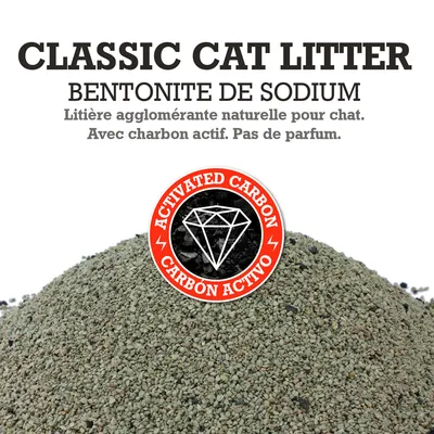Classic Cat Litter Bentonite de sodium, litière agglomérante naturelle pour chat avec charbon actif, pas de parfum. Badge Activated Carbon visible.