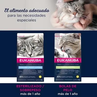 Dos bolsas de comida para gatos Eukanuba: una para esterilizados/sobrepeso, más de 1 año, y otra para control de bolas de pelo, más de 1 año. Texto visible en español e inglés.