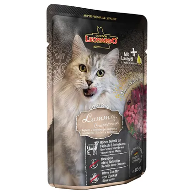 Leonardo Cat Food Lamm + Cranberries, con olio di salmone. 85 g. Ricetta senza cereali, senza zucchero aggiunto, alto contenuto di carne e frattaglie. Immagine di un gatto sul fronte.