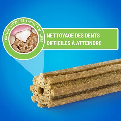Bâtonnet à mâcher avec texte : 'Texture alvéolée, facile à mâcher. Nettoyage des dents difficiles à atteindre'. Gros plan sur la texture du produit.