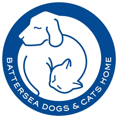 Battersea Dogs & Cats Home Logo mit stilisierten Hund und Katze in blauem Kreis.