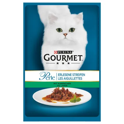 Pachet hrană umedă pentru pisici Purina Gourmet Perle, text vizibil: Erlesene Streifen, Les Aiguillettes, mit Kaninchen au lapin, imagine cu felii de carne în sos pe farfurie.