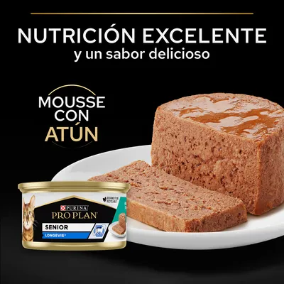 Purina Pro Plan Senior Longevis mousse con atún. Nutrición excelente y un sabor delicioso. Envase con imagen de gato y producto servido en plato.