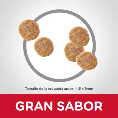 Croquetas redondas de pienso. Tamaño aproximado: 4,5 x 9 mm. Texto visible: GRAN SABOR.