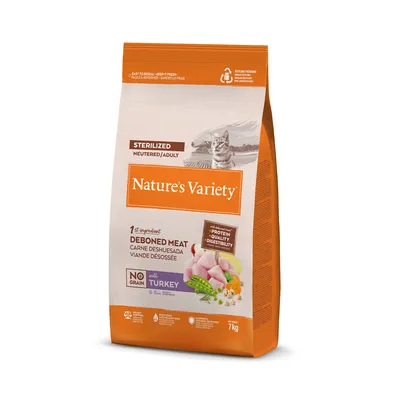 Confezione Nature's Variety Sterilized Neutered/Adult, 1° ingrediente carne disossata, senza cereali, con tacchino, 7 kg. Testo in inglese e immagini di carne e verdure.
