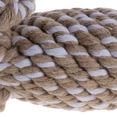 Nahaufnahme eines gedrehten Seils aus braunen und weissen Fasern, geeignet für verschiedene Anwendungen.
