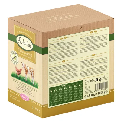 Lukullus Junior kurczak i cielęcina z marchewką i olejem lnianym, 6 x 300 g = 1800 g. Tabela żywienia i składniki widoczne na opakowaniu.