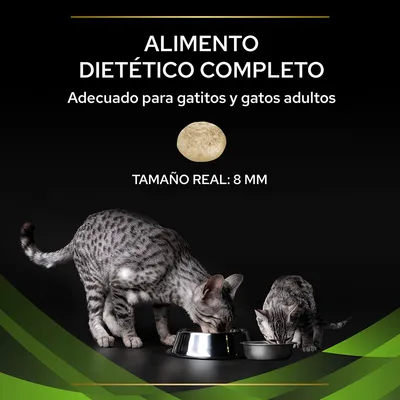 ALIMENTO DIETÉTICO COMPLETO. Adecuado para gatitos y gatos adultos. Tamaño real: 8 mm. Imagen de dos gatos comiendo pienso de cuenco metálico.