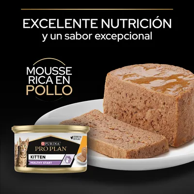 Purina Pro Plan Kitten Healthy Start mousse rica en pollo. Excelente nutrición y un sabor excepcional. Imagen de la lata y el producto servido en un plato.