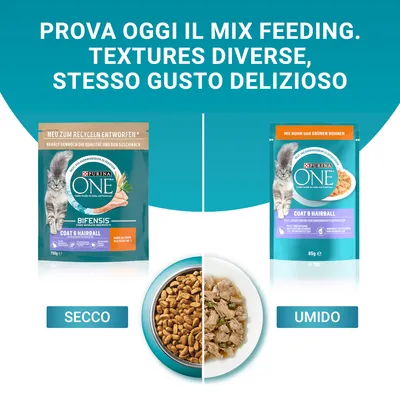 Purina ONE Coat & Hairball per gatti, confezioni di secco 750 g e umido 85 g, ciotole con crocchette e bocconcini. Testo: Prova oggi il mix feeding. Textures diverse, stesso gusto delizioso.