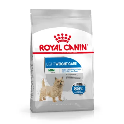 Royal Canin Light Weight Care Mini koiranruokapakkaus, teksti: Helps Limit Weight Gain, MINI up to 10 kg, Proven Results 88 % achieved a healthier weight, pieni koira kuvassa