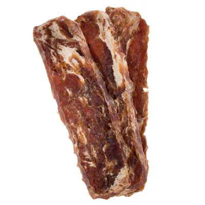 Szárított húscsíkok, barna fehér foltokkal, alkalmas snackként vagy jutalomként háziállatok számára.