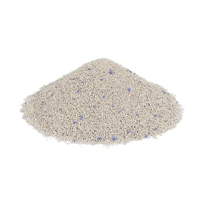 Lettiera per gatti in granuli chiari con piccoli inserti blu, presentata in un mucchio su sfondo bianco. Nessun marchio o testo visibile.