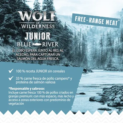 Wolf of Wilderness Junior Blue River. 100 % receta JUNIOR sin cereales, 33 % carne fresca de pollo campero y proteína de salmón valiosa. Free-range meat. Texto en español e inglés.