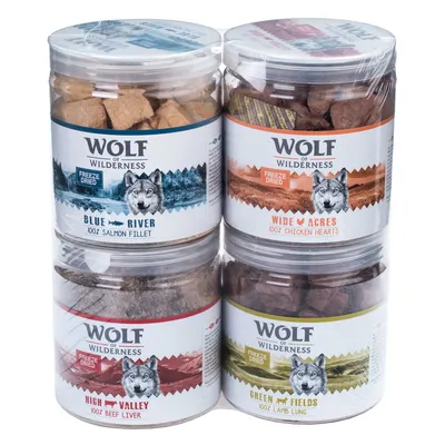 Neljä Wolf of Wilderness -purkkia: Blue River 100% Salmon Fillet, Wide Acres 100% Chicken Hearts, High Valley 100% Beef Liver, Green Fields 100% Lamb Lung. Freeze dried -merkintä näkyvissä.