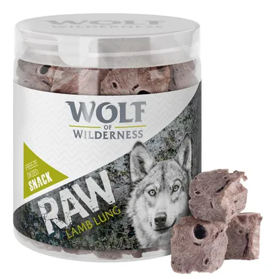Wolf of Wilderness RAW Lamb Lung, gefriergetrockneter Snack im Behälter mit sichtbaren Stückchen. Verpackung zeigt Wolf und Produktname.