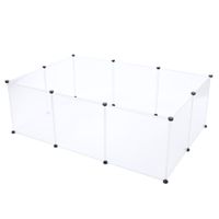 Recinto con pareti in plexiglas trasparente e elementi di collegamento neri, forma rettangolare.