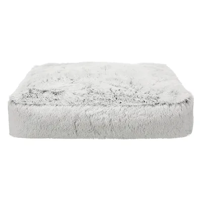 Coussin rectangulaire gris clair en tissu peluche, surface et côtés entièrement recouverts de fausse fourrure, sans autres éléments visibles.