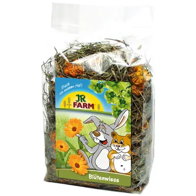 JR Farm Blütenwiese, fieno fresco con fiori, confezione con coniglio e criceto su sfondo verde. Testo: "Frisch von unserem Hof!".
